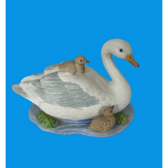 Homco Home Interiors Swimming Swan With Cygnet #1467 Porcelain Figurine - Picture 1 of 7